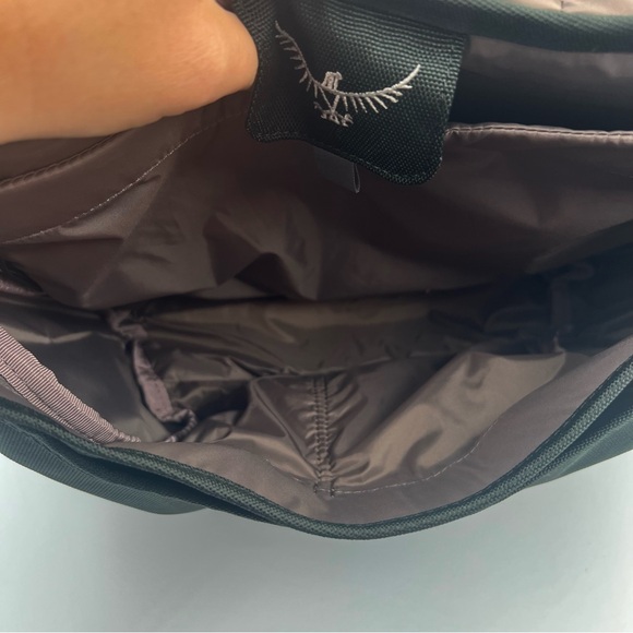 NWT Osprey Backwoods Flap Mini SMU Messenger Bag Black Crossbody Travel Unisex - Picture 6 of 13